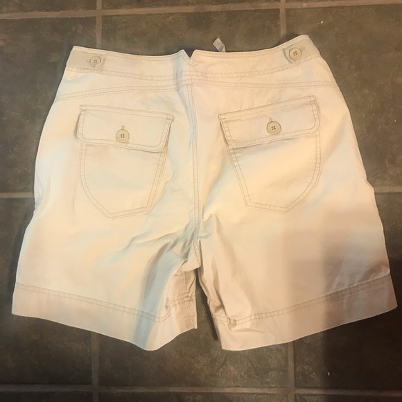 Gloria Vanderbilt Shorts. Smoke free home. - Picture 2 of 3